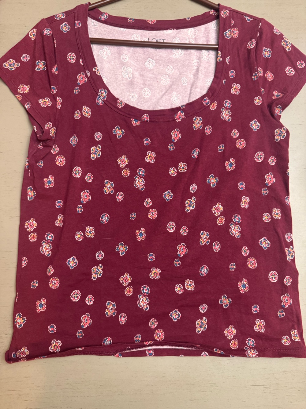 Loft Outlet Short Sleeve Burgundy Floral Top Size Large Petite Scoop Neck EUC